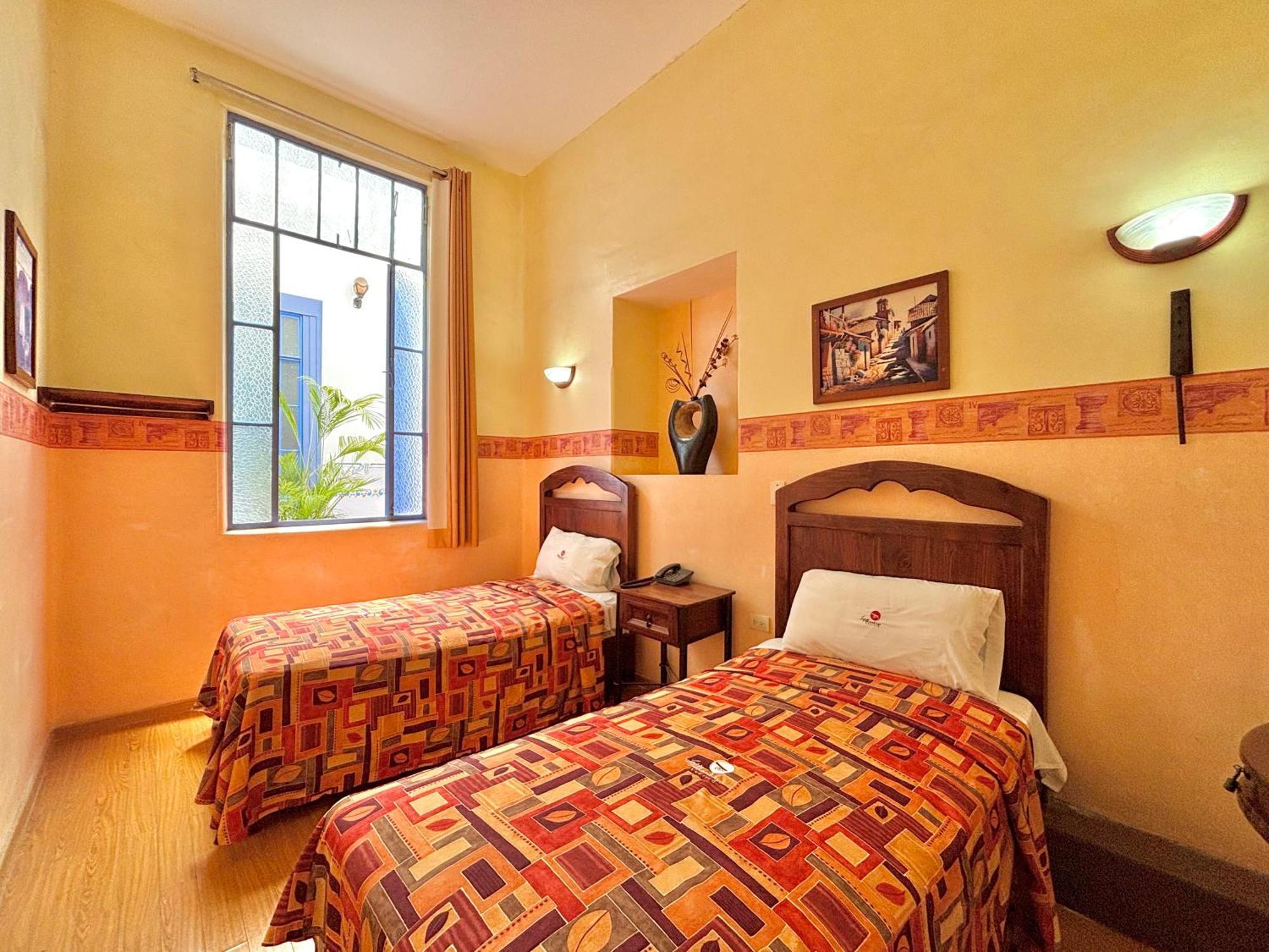 Hotel La Alhondiga 3*