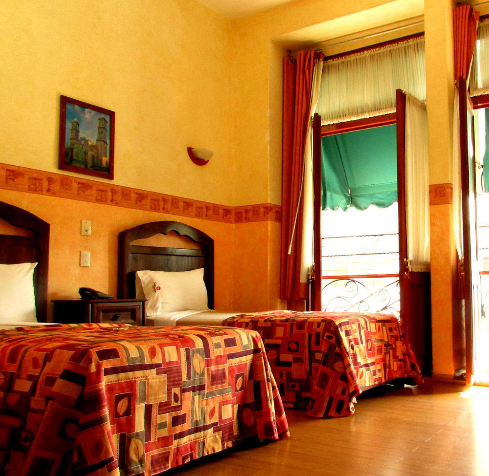 La Alhondiga Hotel